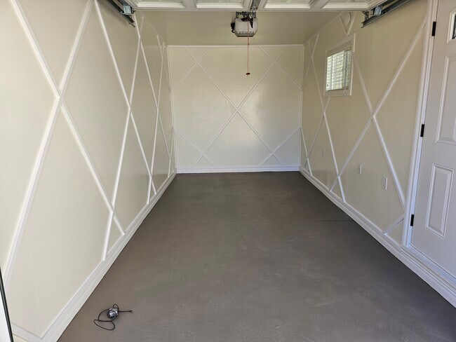 STYLISH GARAGE - 615 Forest Ave