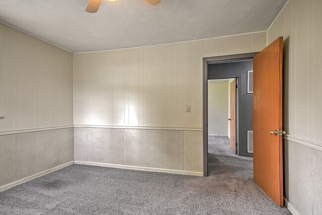 Building Photo - 2207 Buckingham Rd