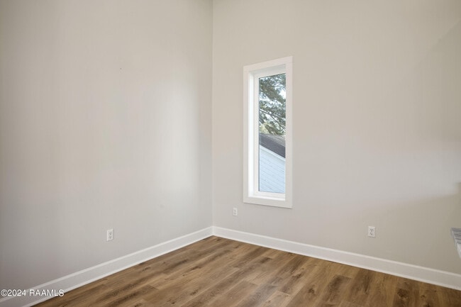 Building Photo - 306 W Taft St