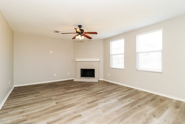 Building Photo - 631 Silvertop Rd