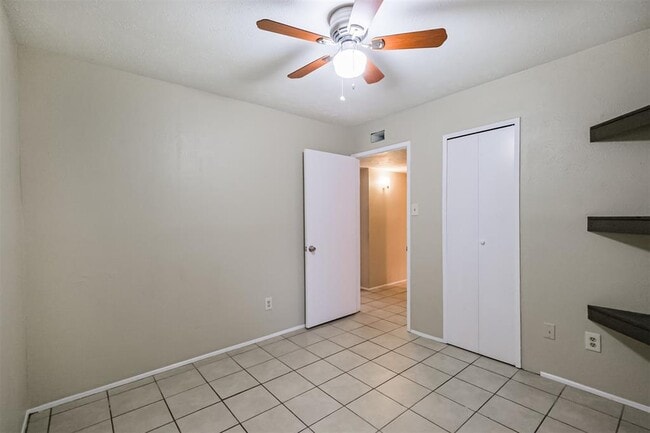Building Photo - 6615 Blue Ridge Dr