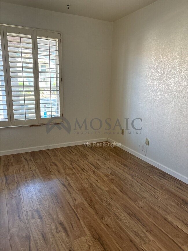 Building Photo - 3933 W Rene Dr