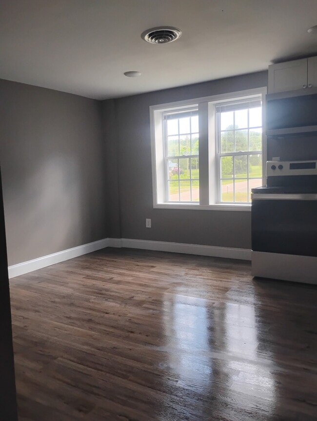 Building Photo - 1611 Chinquapin Grove Rd