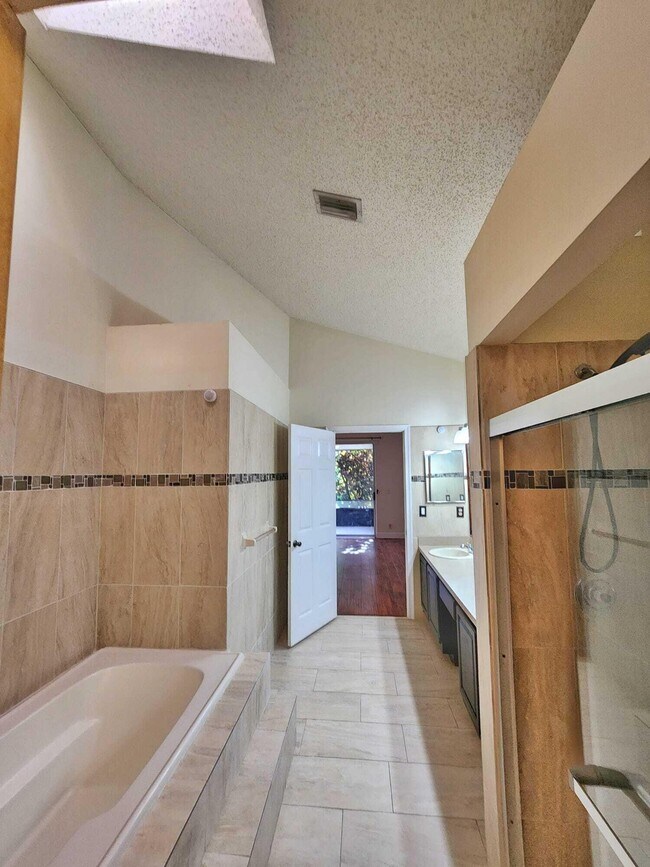 Building Photo - 7705 Forest Green Ln