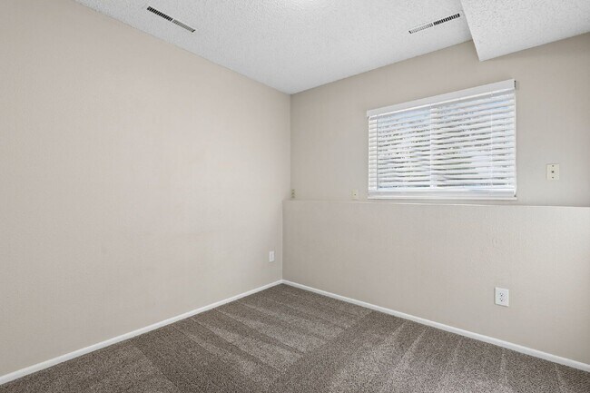 Building Photo - 2390 Middleton Ct