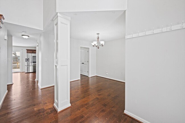 Building Photo - Move-In Special Available! Spacious 3BR Home with Bonus Room, Fireplace & Fenced Yard