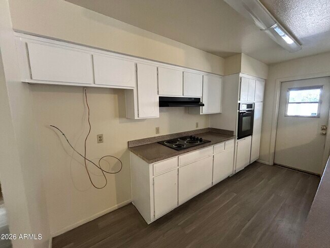 Building Photo - 5309 S River Dr