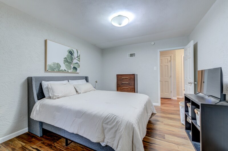 Building Photo - 10161 Squire Meadows Dr