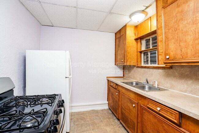 Building Photo - 117 6th Ave N