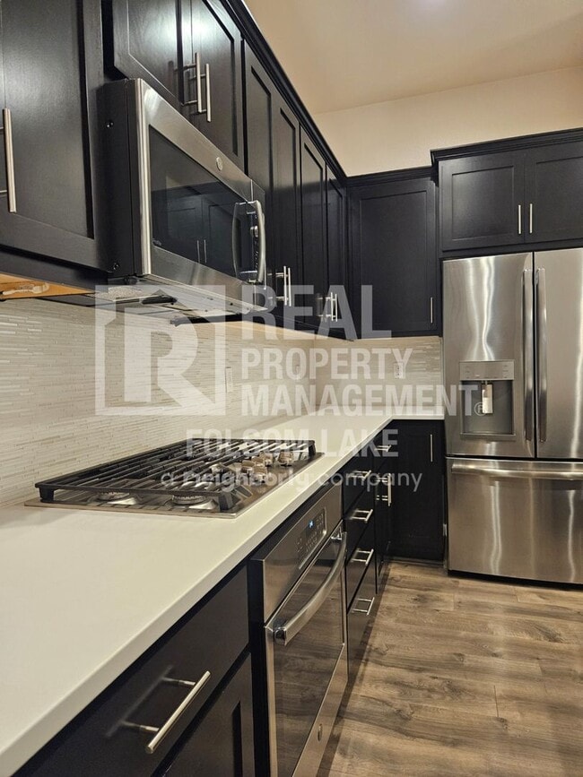 Building Photo - Spacious 3 bedroom 2.5 bath in the Westshore Lake Neighborhood