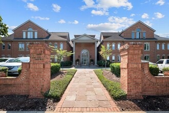 Building Photo - Newly Renovated Condo in The Westende with...