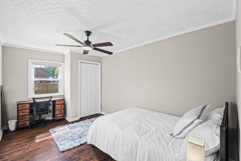 Primary Photo - 206 E 37th St
