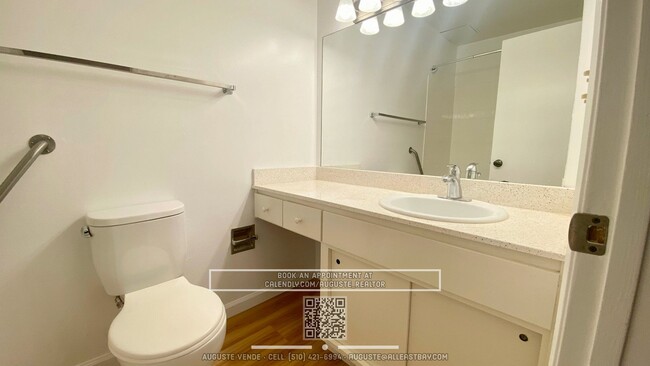 Building Photo - Largest 2-Bedroom at Watergate w/ Walk-in ...