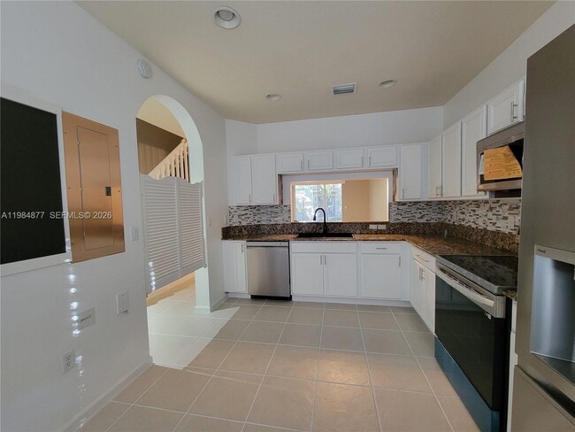 Building Photo - 2761 SW 82nd Ave