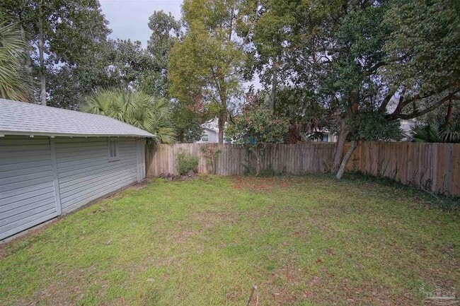 Building Photo - 1504 E Strong St