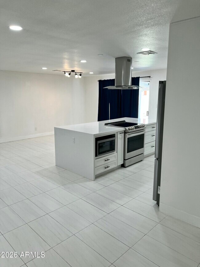 Building Photo - 8738 E Starlight Way