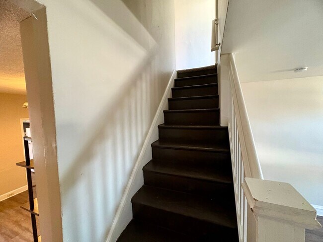 Building Photo - 3 Bedroom 1 Bathroom in Harrisburg!