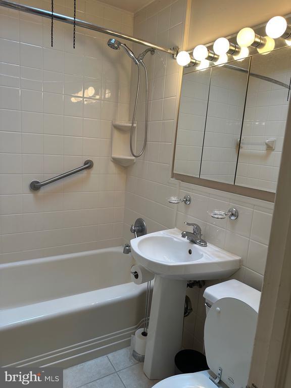 Building Photo - 2308 Highland Ave