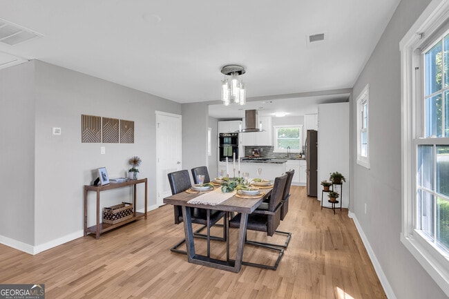 Building Photo - 3910 Clairmont Rd