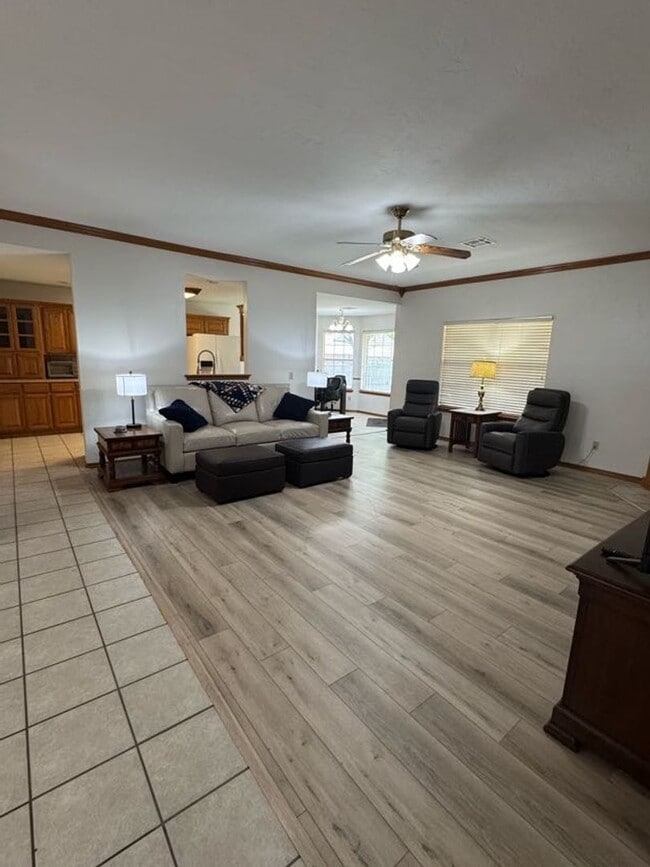 Building Photo - Fully Furnished, STR - (3) Bed/(2) Bath + Office! Pool Access!