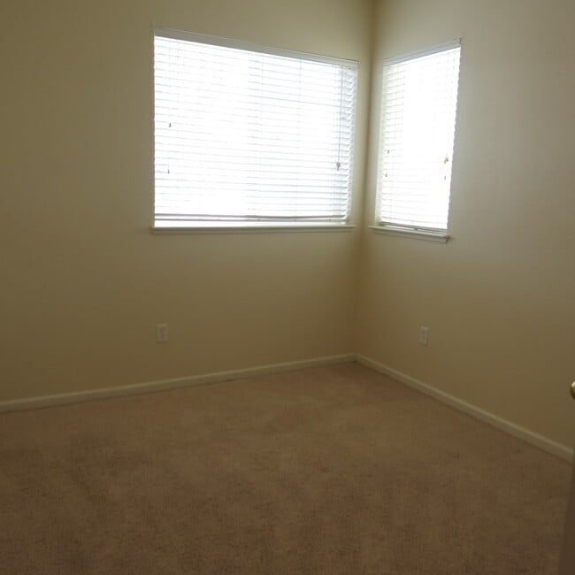 Building Photo - Cozy 3 bedroom