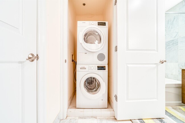 Building Photo - 10 Regent St