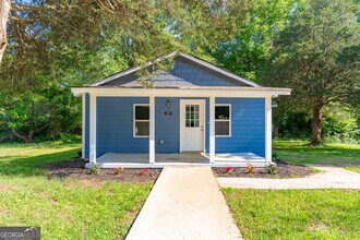 Building Photo - 808 Davis St
