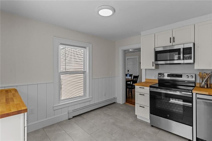 Building Photo - 11 Young St