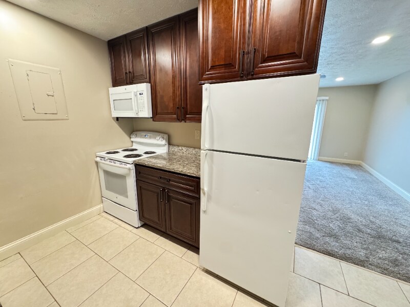 Building Photo - 5100 Emerald Dr