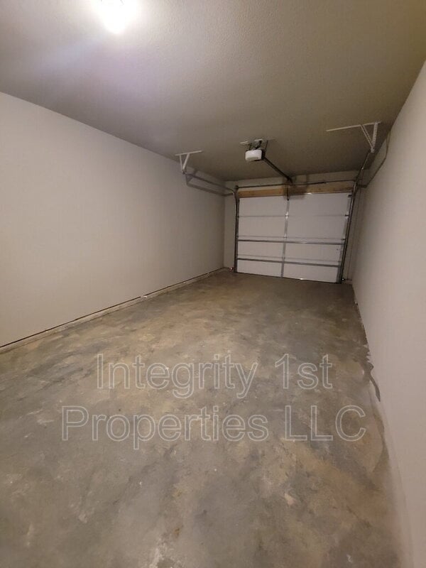 Building Photo - 6295 NE 44th St