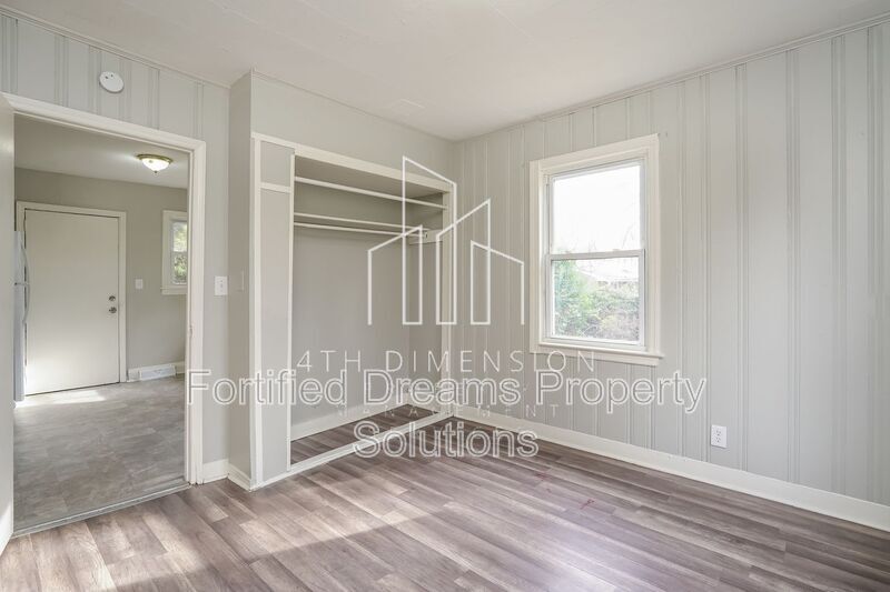 Building Photo - 2010 Temple St