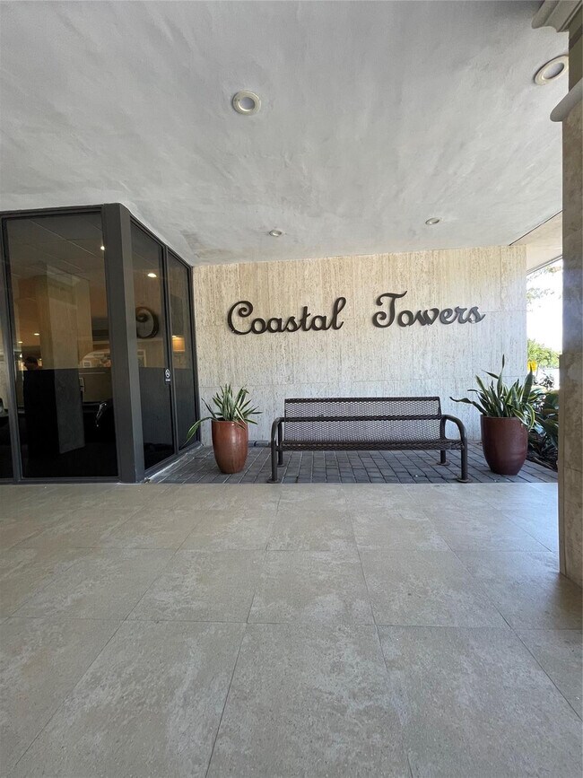 Building Photo - 400 Kings Point Dr