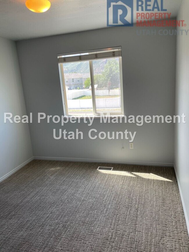 Building Photo - Spanish Fork Home