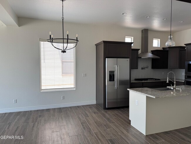 Building Photo - 229 Farnborough St