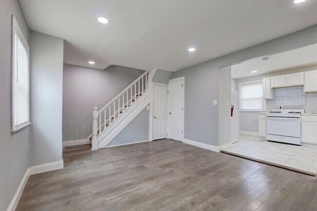 Primary Photo - 118 Lenox Ave
