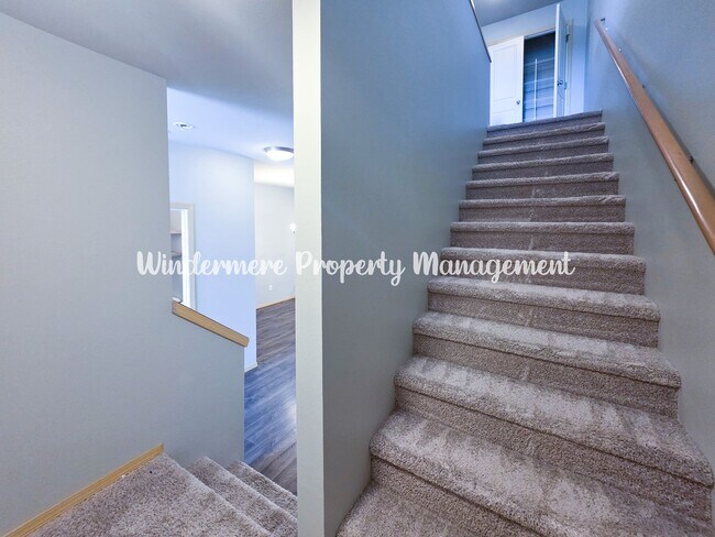 Building Photo - Bright and charming 3 bed townhome in Pinn...
