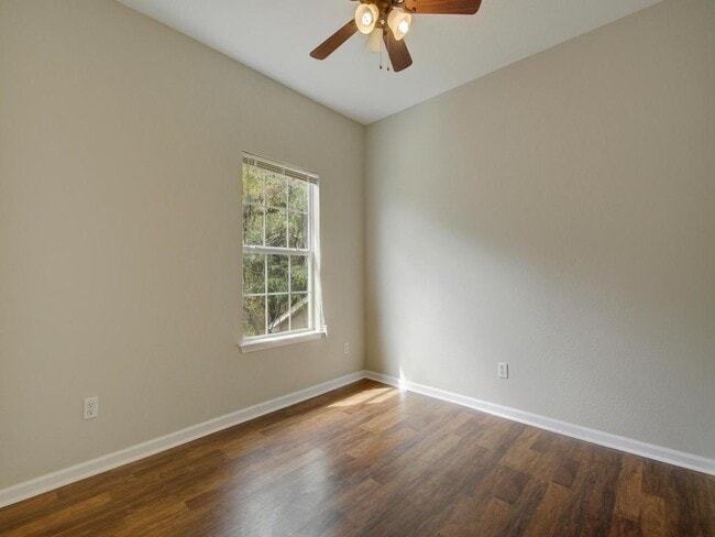 Building Photo - 1172 Oak Grove Ave