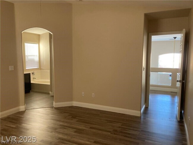 Building Photo - 3120 Whispering Canyon Ct