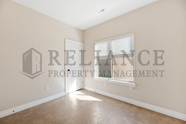 Building Photo - 3738 N Tyler Ct