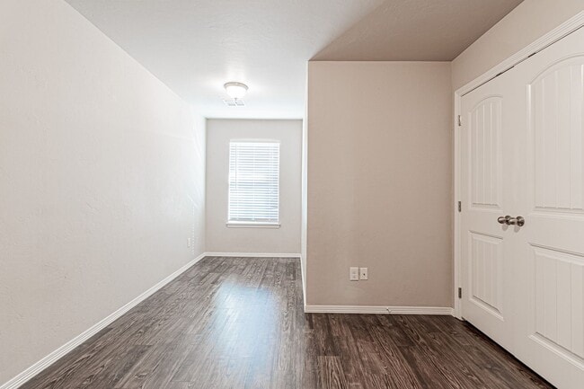 Building Photo - Buena Vida awaits for you!