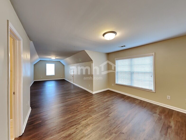 Building Photo - 907 Yancey Ct