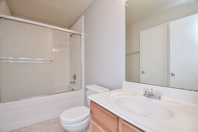 Building Photo - 15327 Mission Oak Dr