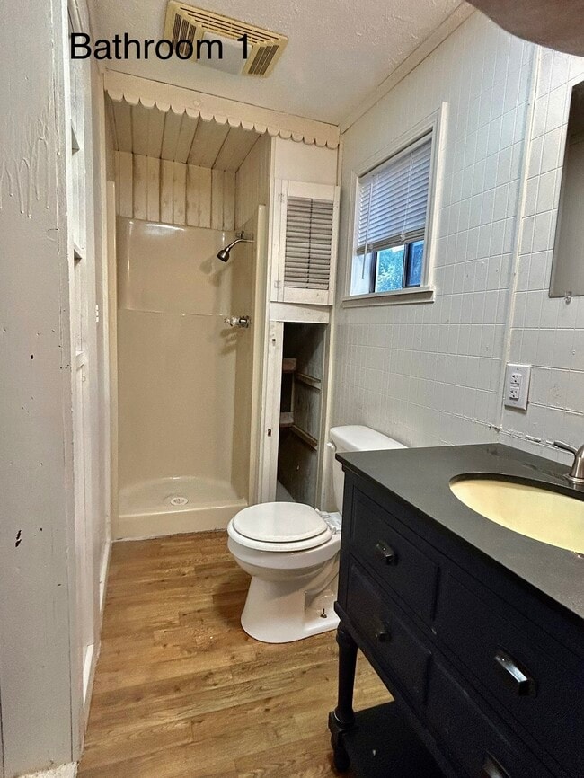 Building Photo - 1404 Callahan St