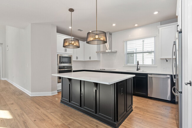 Building Photo - 6504 Barnstorm Wy
