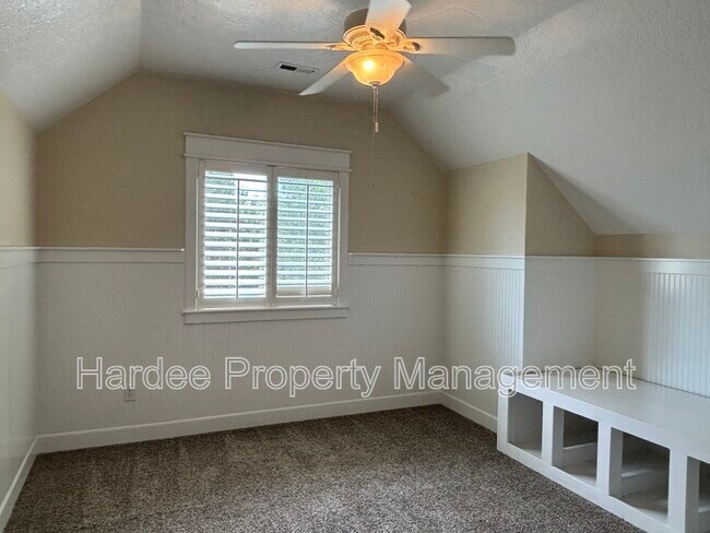 Building Photo - 573 E Halpin Dr