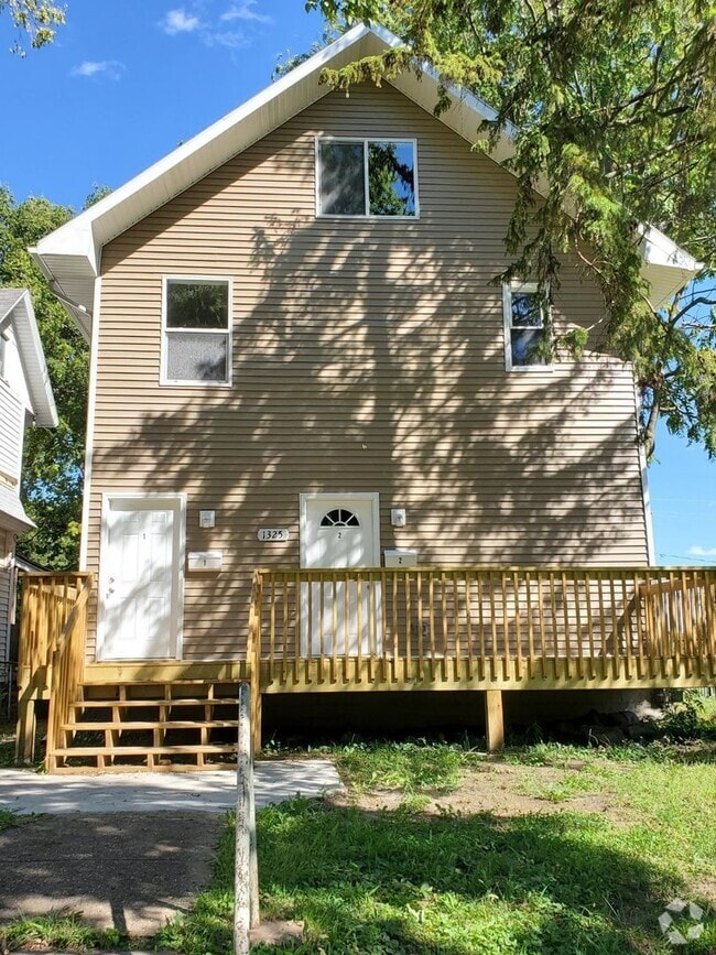 Building Photo - 22nd St Duplex - Near Drake University