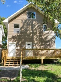 Building Photo - 22nd St Duplex - Near Drake University