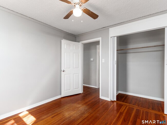 Building Photo - 969 S Main St