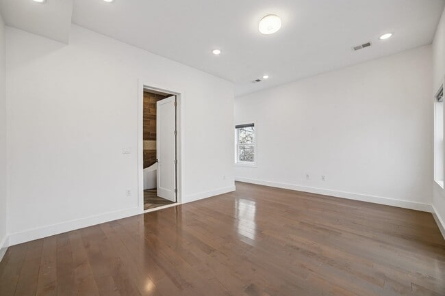 Building Photo - 46 Carlton Ave