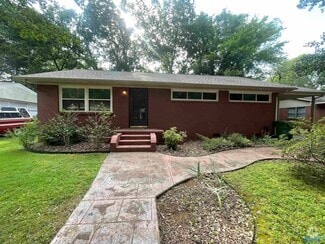 Building Photo - 505 Greenacres Dr NW